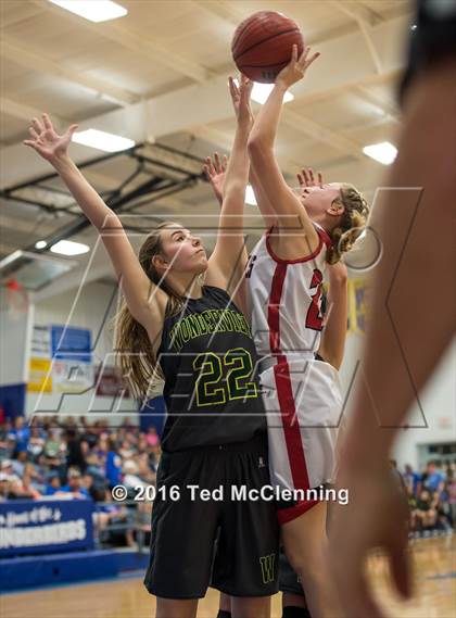 Thumbnail 2 in Wonderview vs Sacred Heart (AAA 1A District Playoff) photogallery.