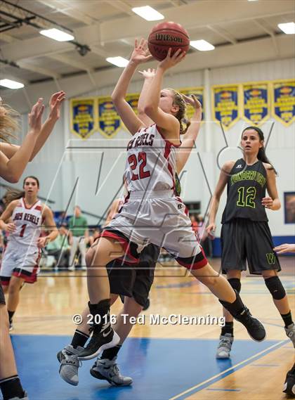 Thumbnail 3 in Wonderview vs Sacred Heart (AAA 1A District Playoff) photogallery.