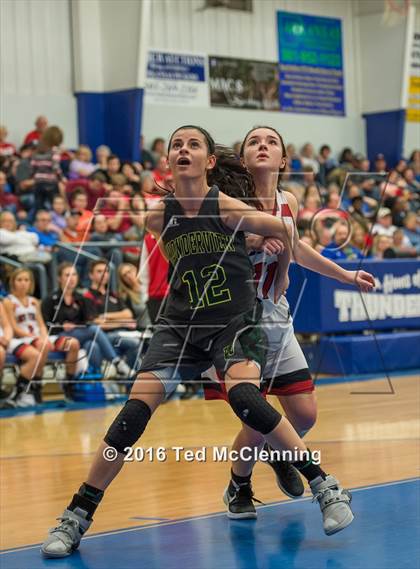 Thumbnail 1 in Wonderview vs Sacred Heart (AAA 1A District Playoff) photogallery.
