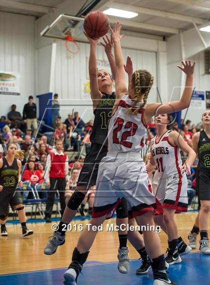 Thumbnail 1 in Wonderview vs Sacred Heart (AAA 1A District Playoff) photogallery.