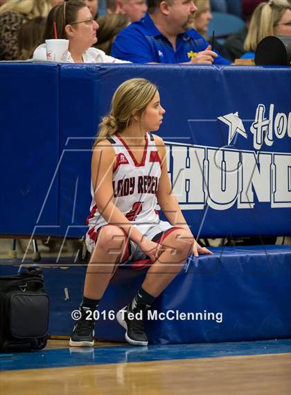 Thumbnail 1 in Wonderview vs Sacred Heart (AAA 1A District Playoff) photogallery.