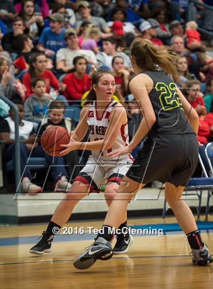 Thumbnail 1 in Wonderview vs Sacred Heart (AAA 1A District Playoff) photogallery.