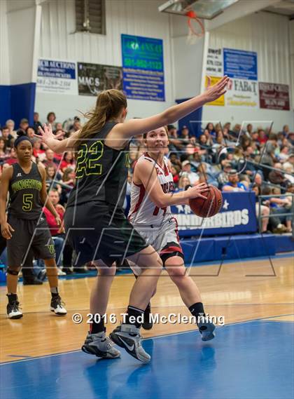 Thumbnail 1 in Wonderview vs Sacred Heart (AAA 1A District Playoff) photogallery.