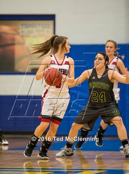 Thumbnail 3 in Wonderview vs Sacred Heart (AAA 1A District Playoff) photogallery.