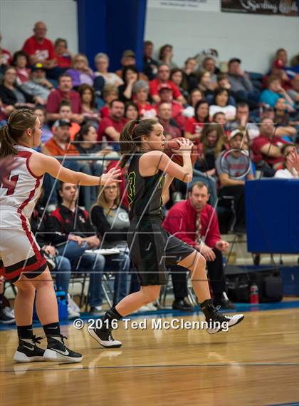 Thumbnail 1 in Wonderview vs Sacred Heart (AAA 1A District Playoff) photogallery.