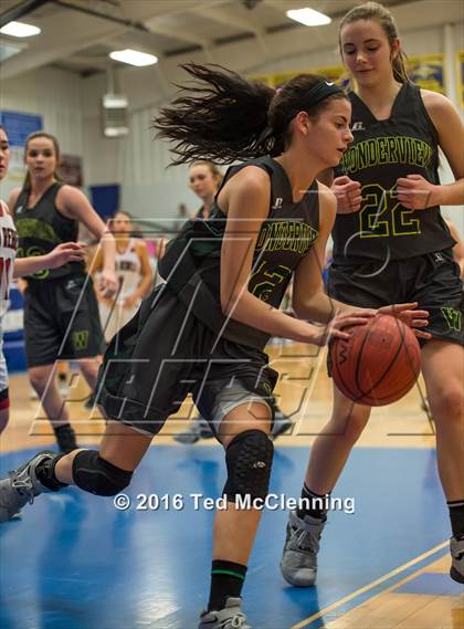 Thumbnail 3 in Wonderview vs Sacred Heart (AAA 1A District Playoff) photogallery.