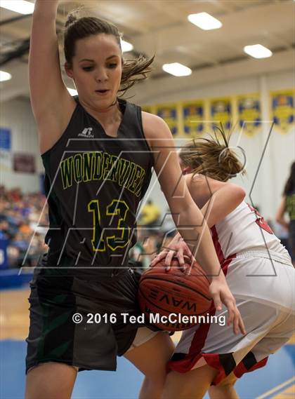 Thumbnail 1 in Wonderview vs Sacred Heart (AAA 1A District Playoff) photogallery.