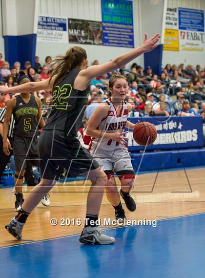 Thumbnail 3 in Wonderview vs Sacred Heart (AAA 1A District Playoff) photogallery.