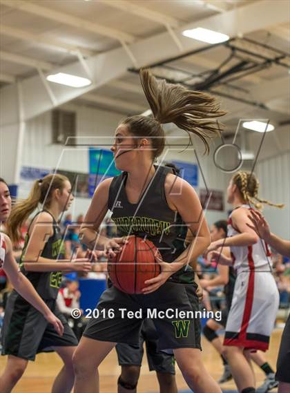 Thumbnail 1 in Wonderview vs Sacred Heart (AAA 1A District Playoff) photogallery.