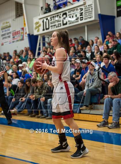Thumbnail 1 in Wonderview vs Sacred Heart (AAA 1A District Playoff) photogallery.