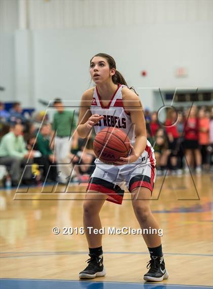 Thumbnail 2 in Wonderview vs Sacred Heart (AAA 1A District Playoff) photogallery.