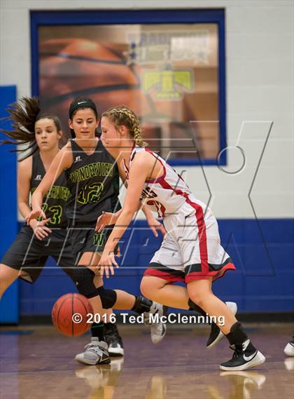 Thumbnail 1 in Wonderview vs Sacred Heart (AAA 1A District Playoff) photogallery.