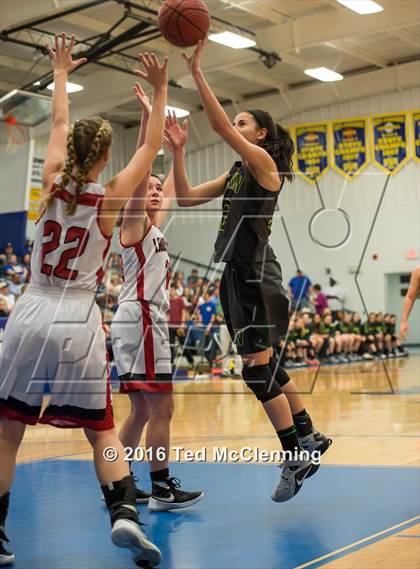 Thumbnail 1 in Wonderview vs Sacred Heart (AAA 1A District Playoff) photogallery.