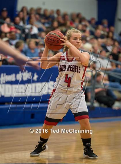 Thumbnail 2 in Wonderview vs Sacred Heart (AAA 1A District Playoff) photogallery.
