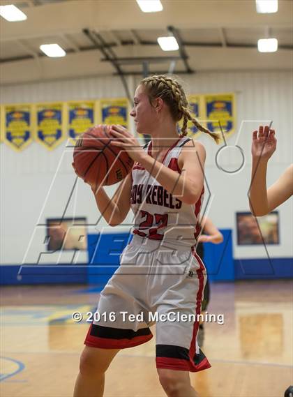 Thumbnail 1 in Wonderview vs Sacred Heart (AAA 1A District Playoff) photogallery.