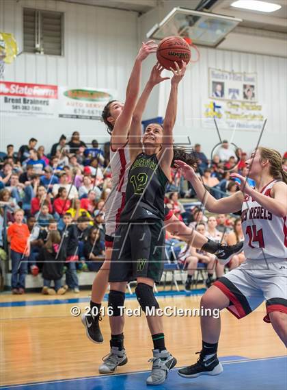 Thumbnail 1 in Wonderview vs Sacred Heart (AAA 1A District Playoff) photogallery.