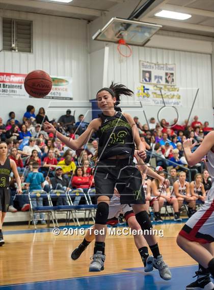 Thumbnail 2 in Wonderview vs Sacred Heart (AAA 1A District Playoff) photogallery.