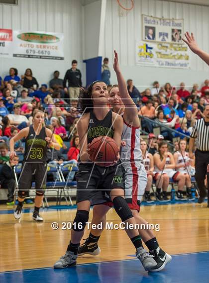 Thumbnail 3 in Wonderview vs Sacred Heart (AAA 1A District Playoff) photogallery.