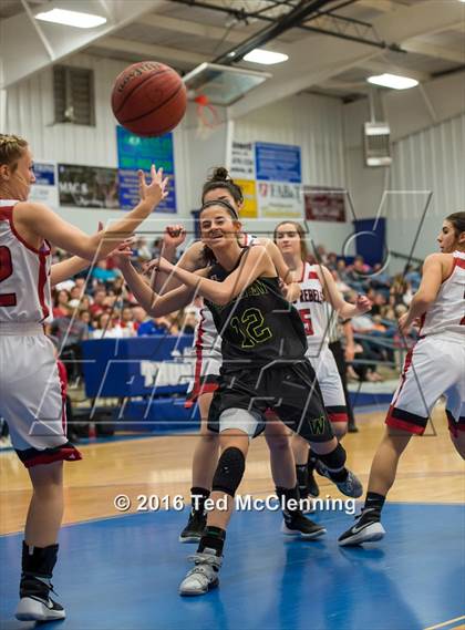 Thumbnail 1 in Wonderview vs Sacred Heart (AAA 1A District Playoff) photogallery.