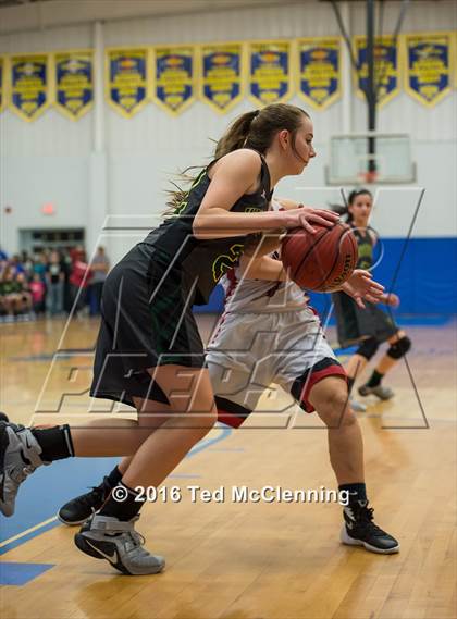 Thumbnail 2 in Wonderview vs Sacred Heart (AAA 1A District Playoff) photogallery.