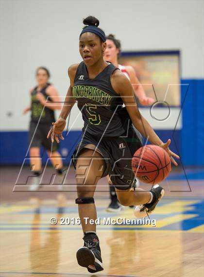 Thumbnail 1 in Wonderview vs Sacred Heart (AAA 1A District Playoff) photogallery.