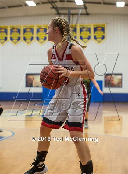 Thumbnail 2 in Wonderview vs Sacred Heart (AAA 1A District Playoff) photogallery.