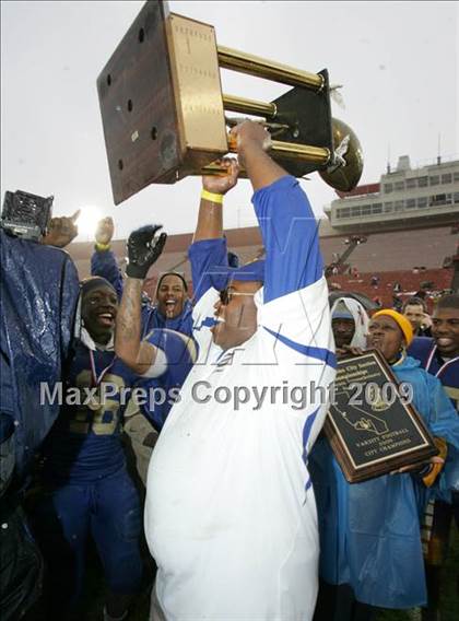 Thumbnail 3 in Narbonne vs. Crenshaw (CIF LA City Section D1 Final) photogallery.