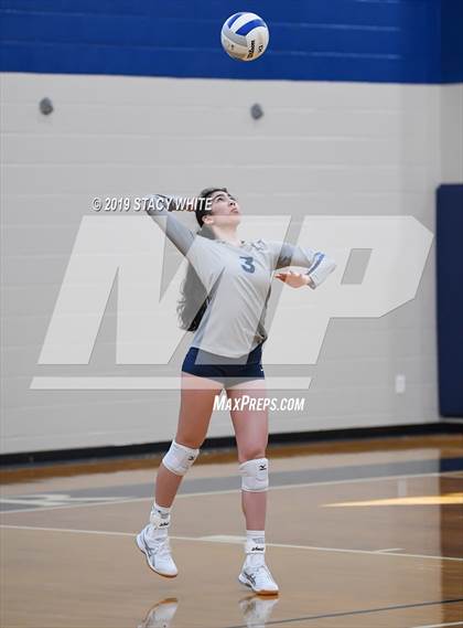Thumbnail 1 in Out-of-Door Academy vs. Carrollwood Day photogallery.