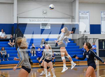Thumbnail 2 in Out-of-Door Academy vs. Carrollwood Day photogallery.