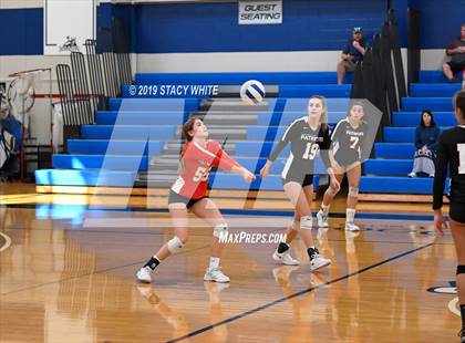 Thumbnail 2 in Out-of-Door Academy vs. Carrollwood Day photogallery.