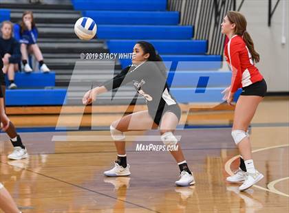 Thumbnail 1 in Out-of-Door Academy vs. Carrollwood Day photogallery.