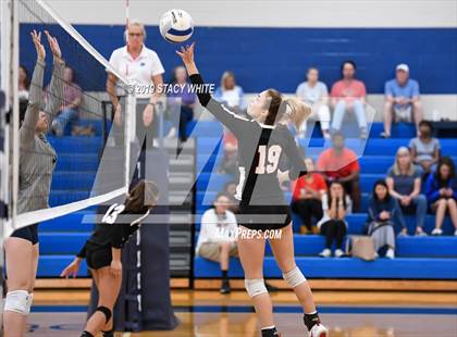 Thumbnail 3 in Out-of-Door Academy vs. Carrollwood Day photogallery.