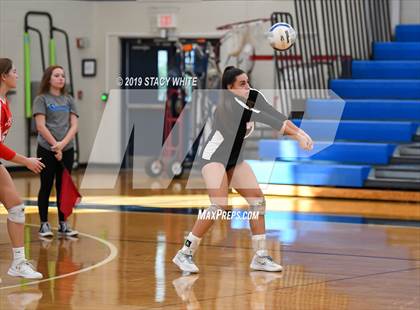 Thumbnail 3 in Out-of-Door Academy vs. Carrollwood Day photogallery.
