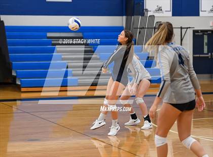 Thumbnail 3 in Out-of-Door Academy vs. Carrollwood Day photogallery.