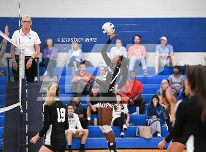 Thumbnail 2 in Out-of-Door Academy vs. Carrollwood Day photogallery.