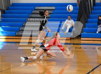 Thumbnail 3 in Out-of-Door Academy vs. Carrollwood Day photogallery.