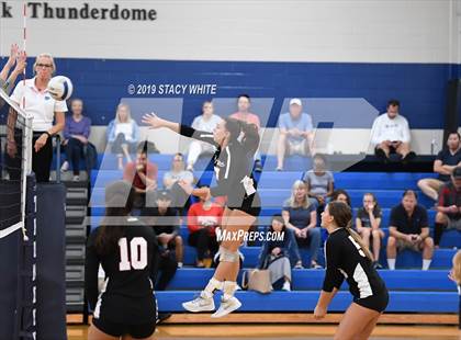 Thumbnail 3 in Out-of-Door Academy vs. Carrollwood Day photogallery.
