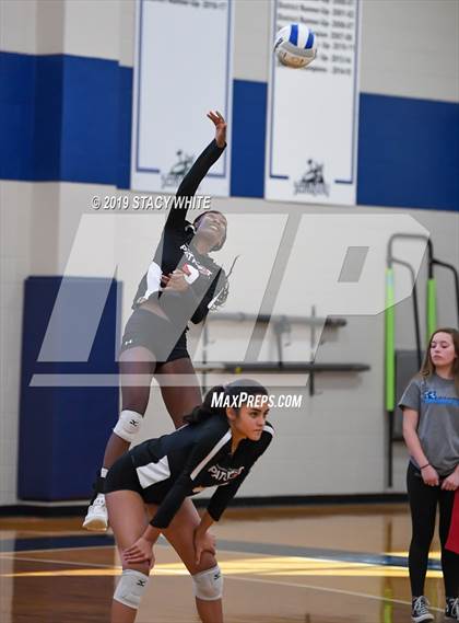 Thumbnail 3 in Out-of-Door Academy vs. Carrollwood Day photogallery.