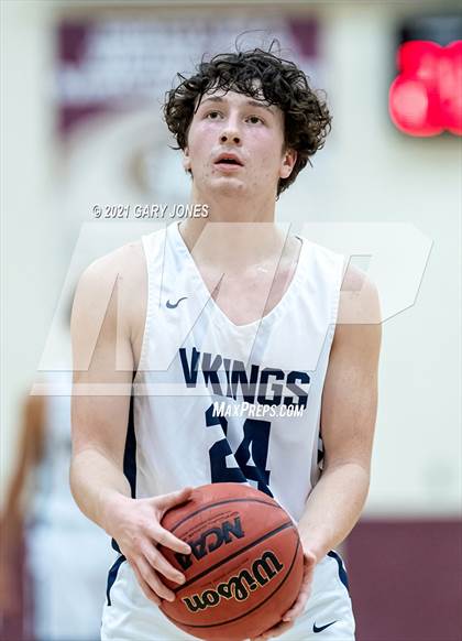 Thumbnail 3 in Pleasant Valley vs. Oakmont (Whitney Winter Classic) photogallery.