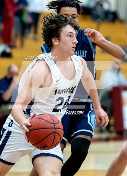 Thumbnail 1 in Pleasant Valley vs. Oakmont (Whitney Winter Classic) photogallery.