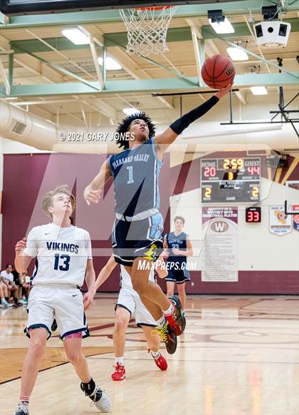 Thumbnail 3 in Pleasant Valley vs. Oakmont (Whitney Winter Classic) photogallery.