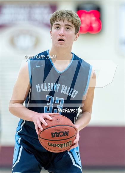 Thumbnail 3 in Pleasant Valley vs. Oakmont (Whitney Winter Classic) photogallery.