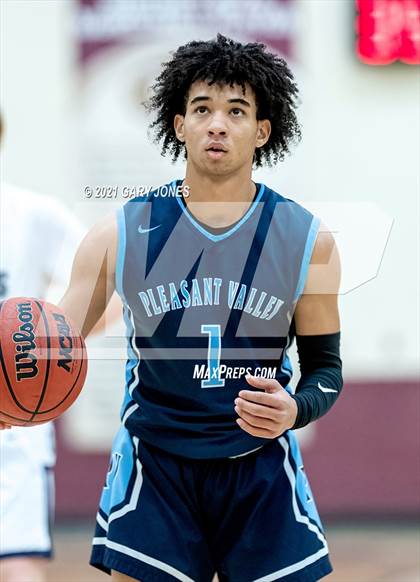 Thumbnail 1 in Pleasant Valley vs. Oakmont (Whitney Winter Classic) photogallery.