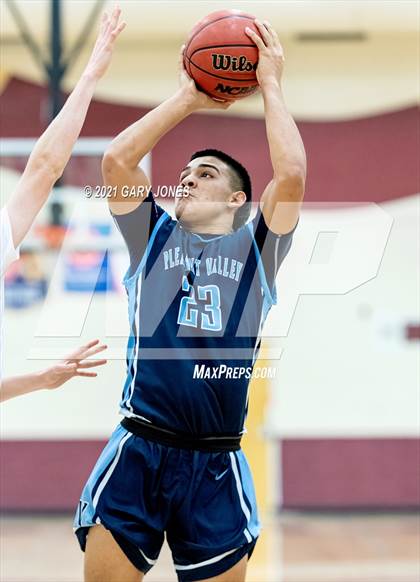 Thumbnail 1 in Pleasant Valley vs. Oakmont (Whitney Winter Classic) photogallery.
