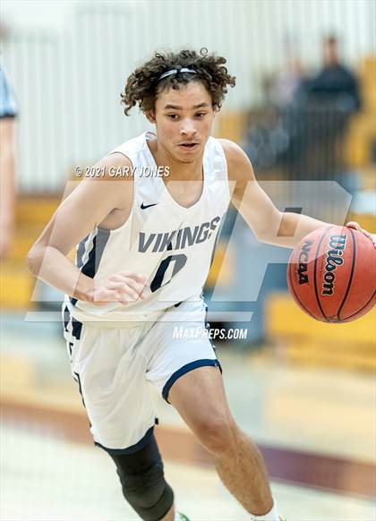 Thumbnail 3 in Pleasant Valley vs. Oakmont (Whitney Winter Classic) photogallery.