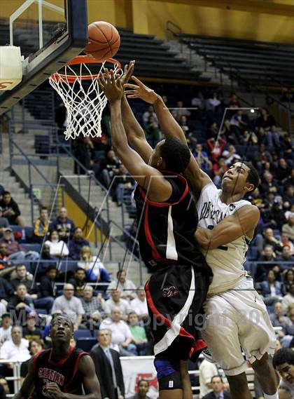 Thumbnail 1 in Salesian vs. De La Salle (Martin Luther King Classic) photogallery.
