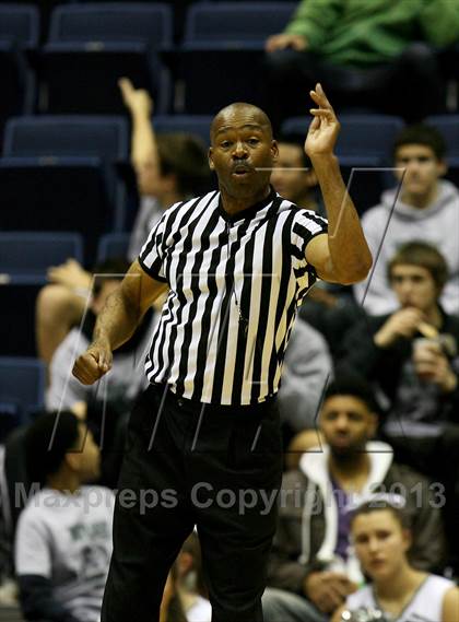 Thumbnail 1 in Salesian vs. De La Salle (Martin Luther King Classic) photogallery.
