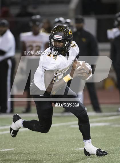 Thumbnail 3 in Eisenhower vs. Klein Collins (UIL 6A Division 2 Bi-District Playoff) photogallery.