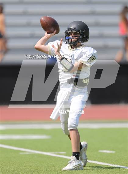 Thumbnail 1 in Notre Dame (SO) @ Calabasas (Scrimmage) photogallery.