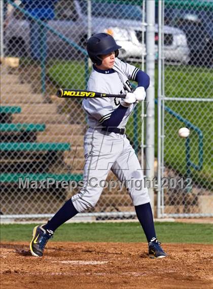 Thumbnail 2 in Canby vs. Jesuit photogallery.